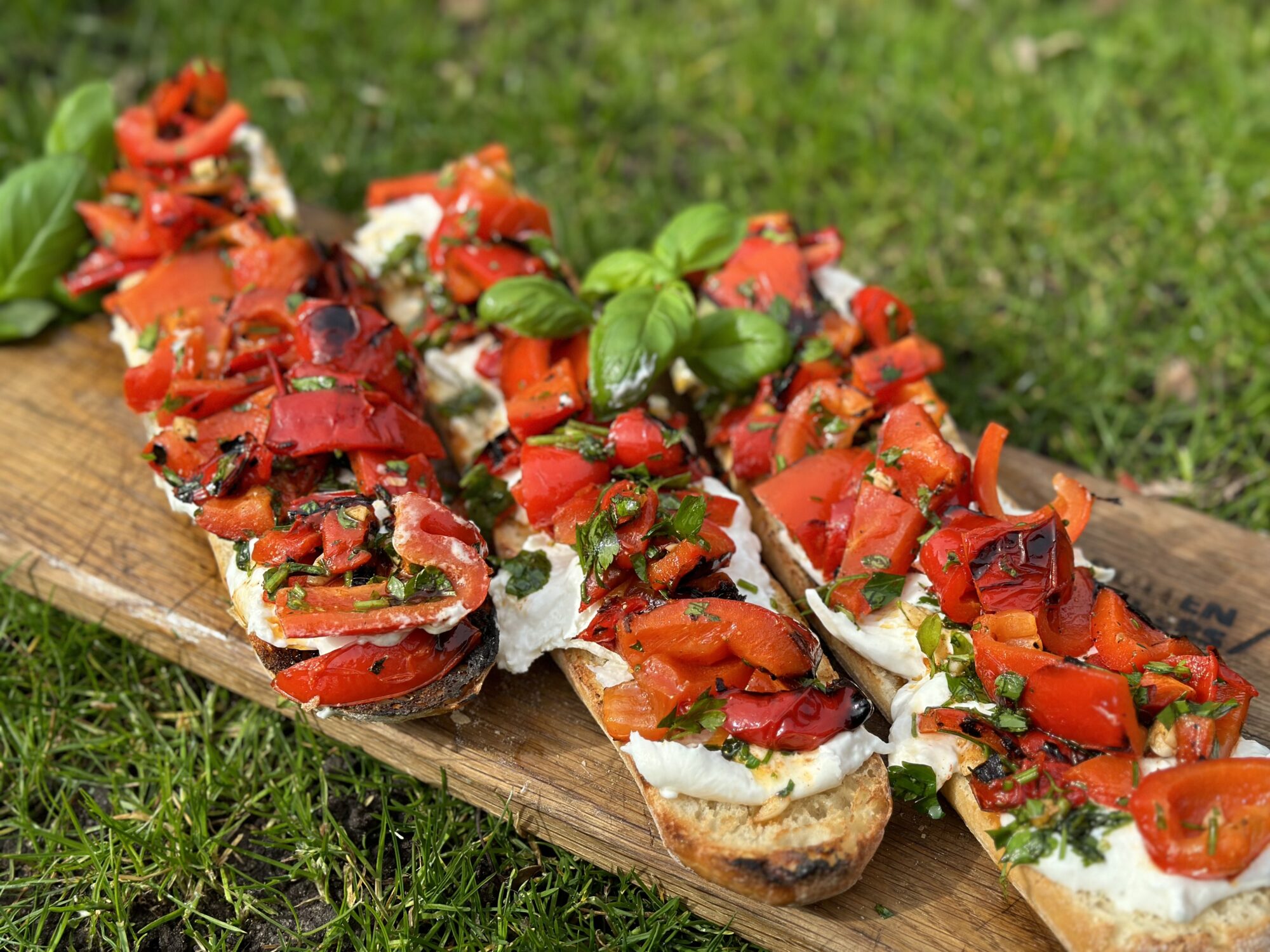 Ciabatta met burrata en gegrilde paprika - Buitenkokers